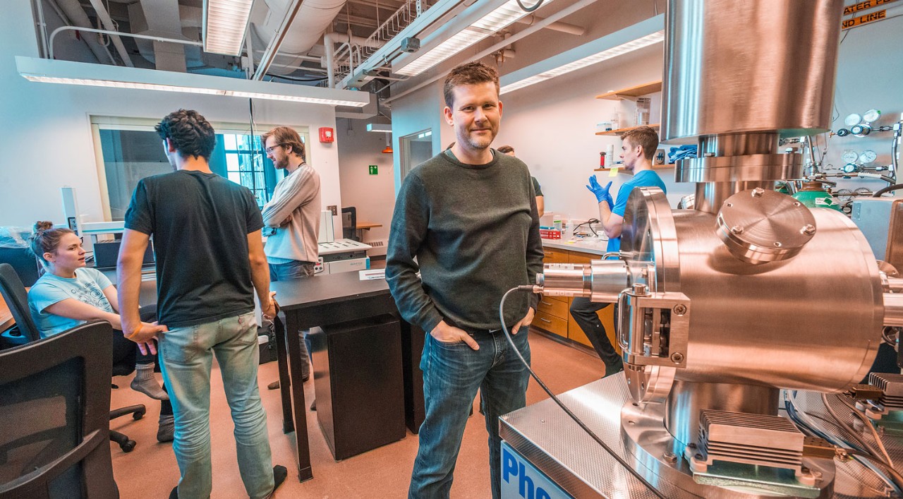 Earth and Environmental Sciences Associate Professor Ethan Baxter in BC's new Center for Isotope Geochemistry.