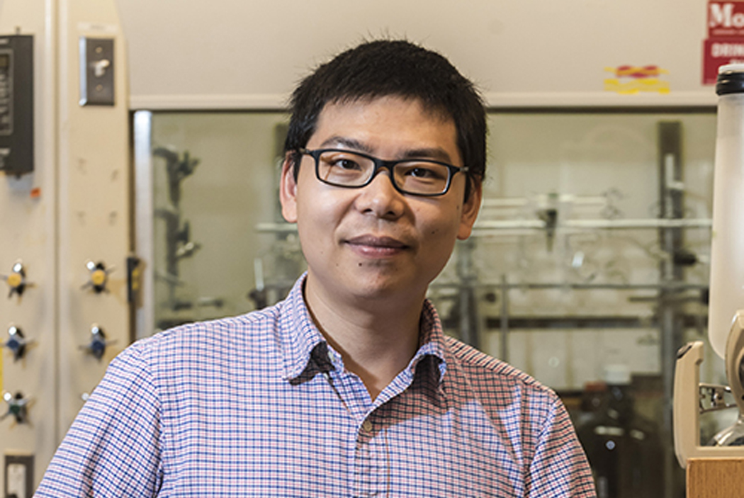 Jia Niu in his lab