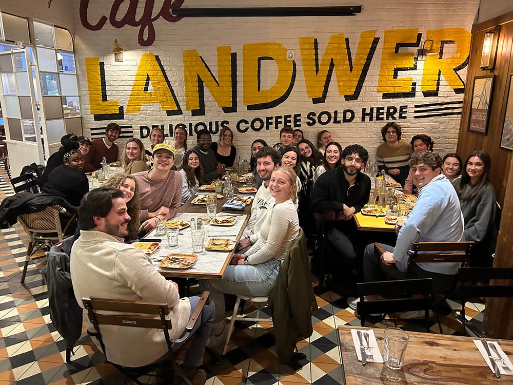 Students out to eat
