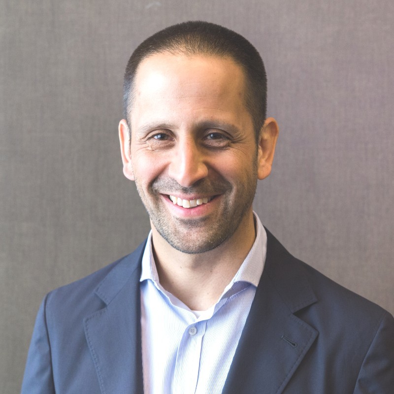 Headshot of Essa Al-Saleh, MBA '98.