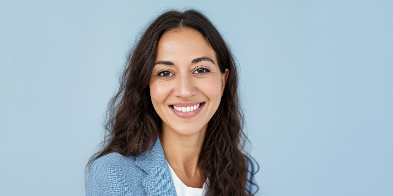 Zina Aghdasi_headshot 1070