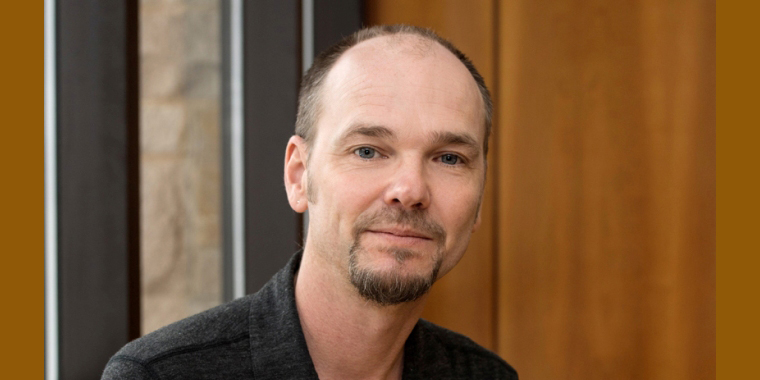 Portrait of Prof. Charles Proctor (LSOEHD).
Photo by Chris Soldt.