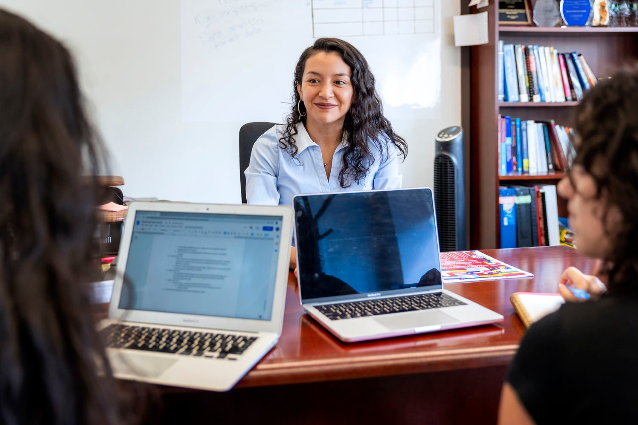 Photo of Maria Piñeros-Leaño (center) working with students