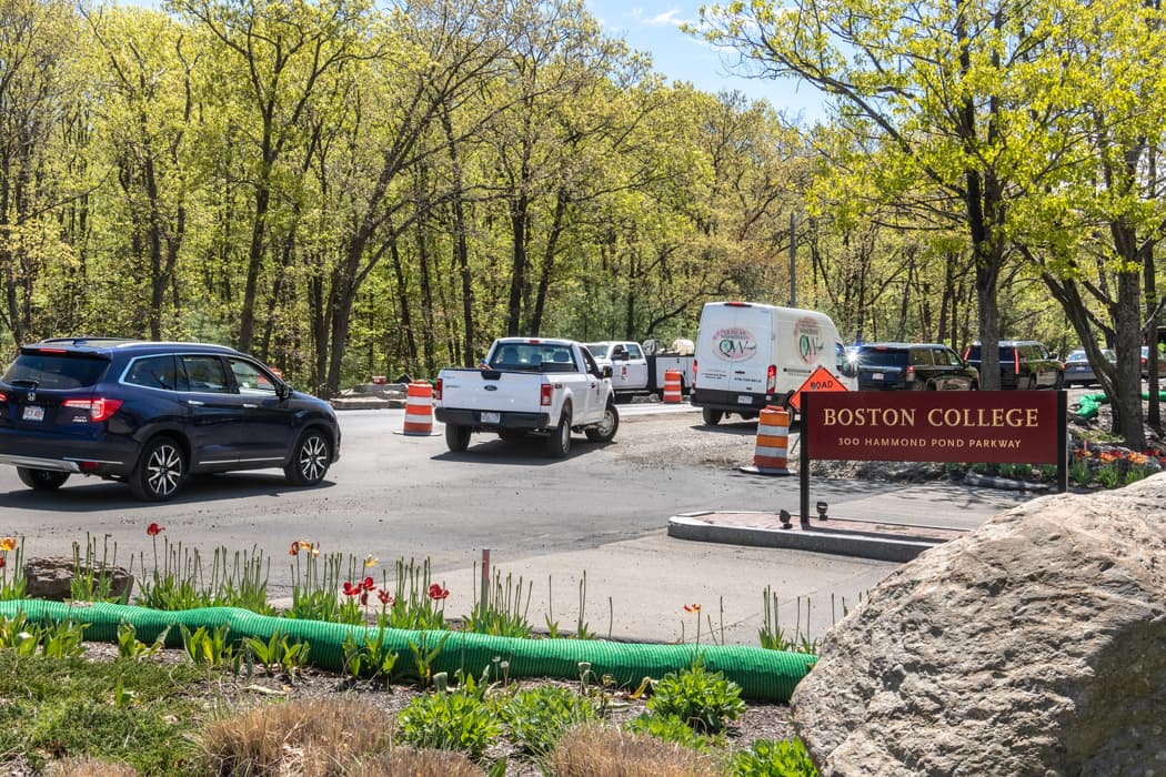 Traffic on Hammond Pond Parkway during construction