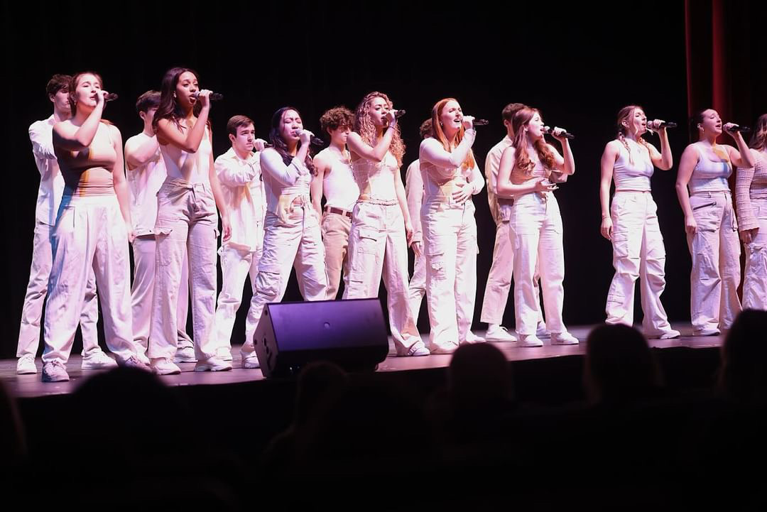 Dynamics performing on stage